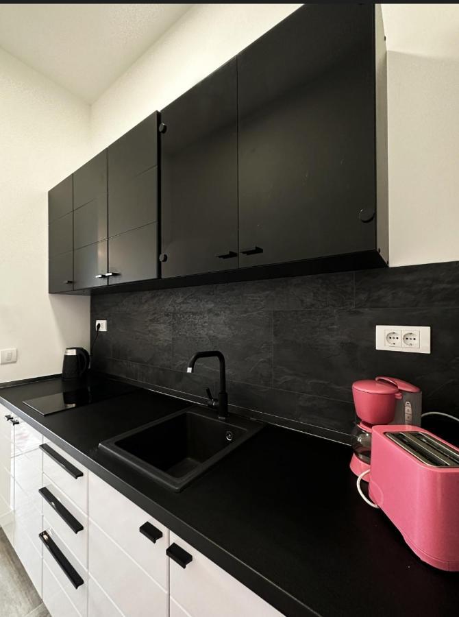 Studio Apartment, 5 Minutes To The Beach Bar Exterior foto